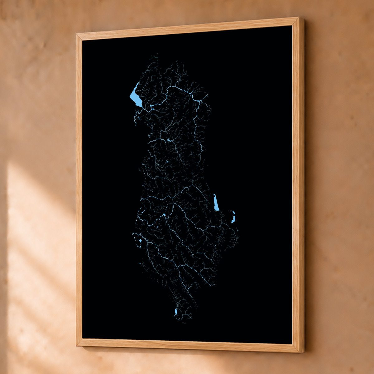 Beautiful Rivers — Albânia — Neon hidrográfico, Fine art emoldurado · 45 × 60 cm, Natural · Sem margem