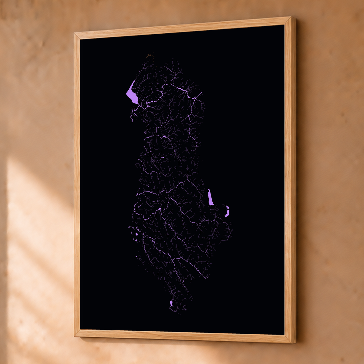 Beautiful Rivers — Albânia — Neon por território, Fine art emoldurado · 45 × 60 cm, Natural · Sem margem