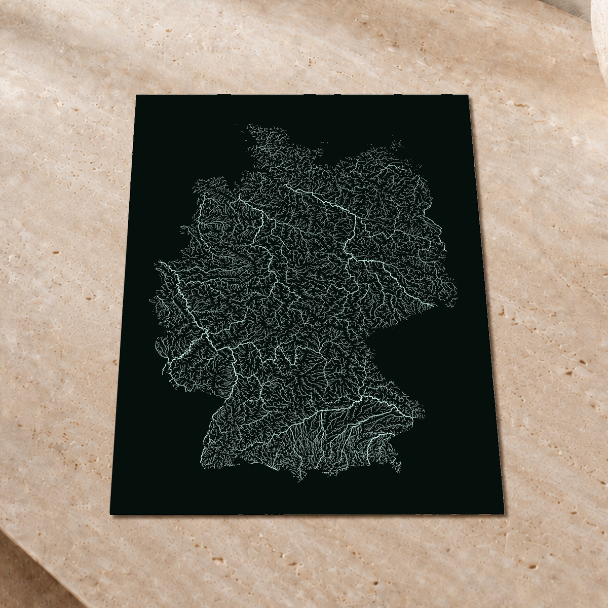 Mapa hidrográfico — Alemanha, glow, glow-poster, 30 × 40 cm, num ambiente interior premium