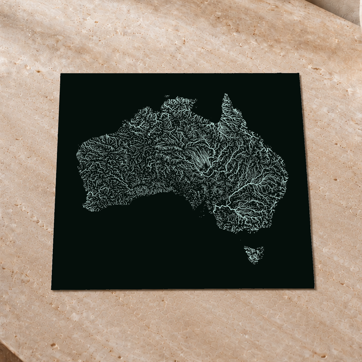 Mapa hidrográfico — Austrália, glow, glow-poster, 30 × 30 cm, num ambiente interior premium
