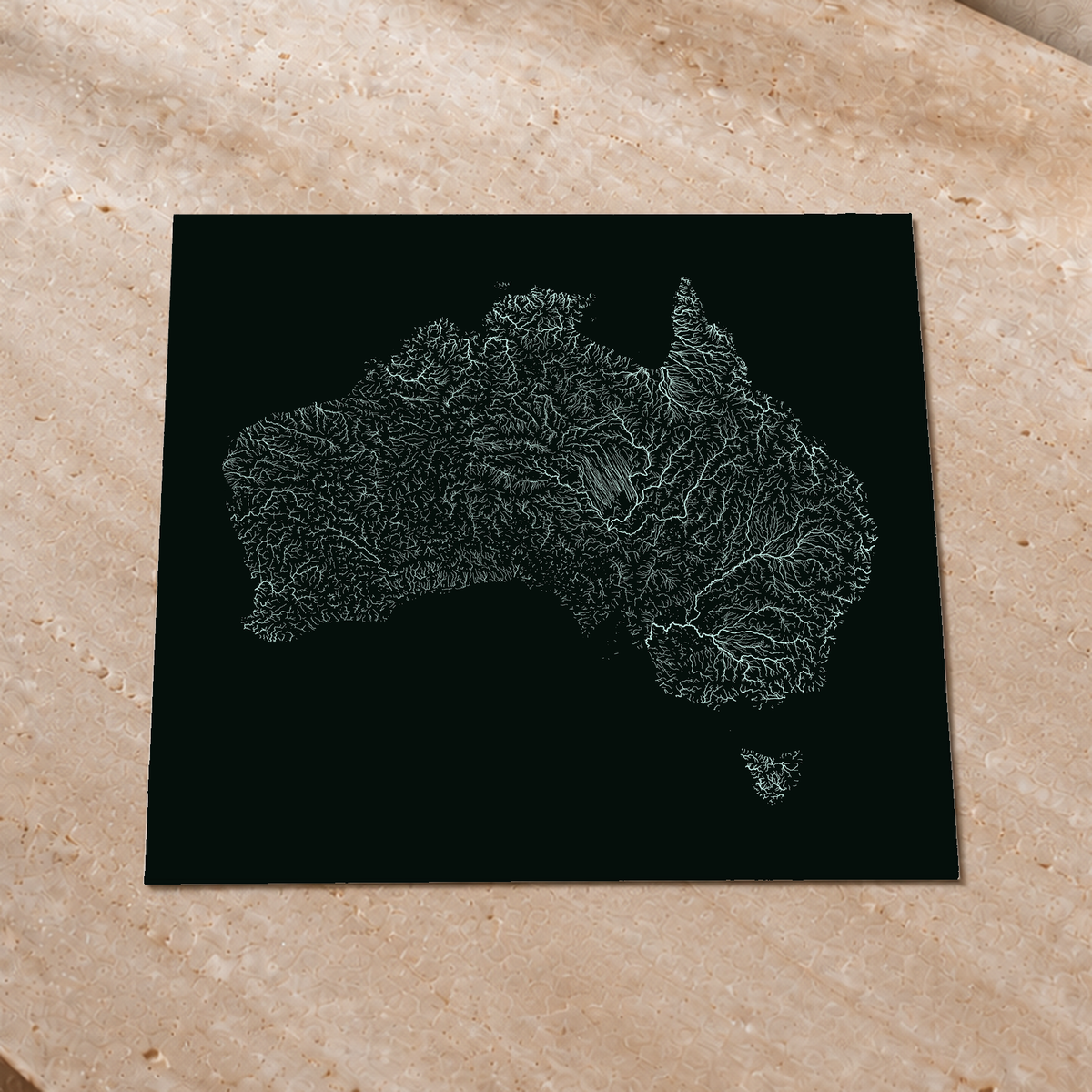 Mapa hidrográfico — Austrália, glow, glow-poster, 50 × 50 cm, num ambiente interior premium