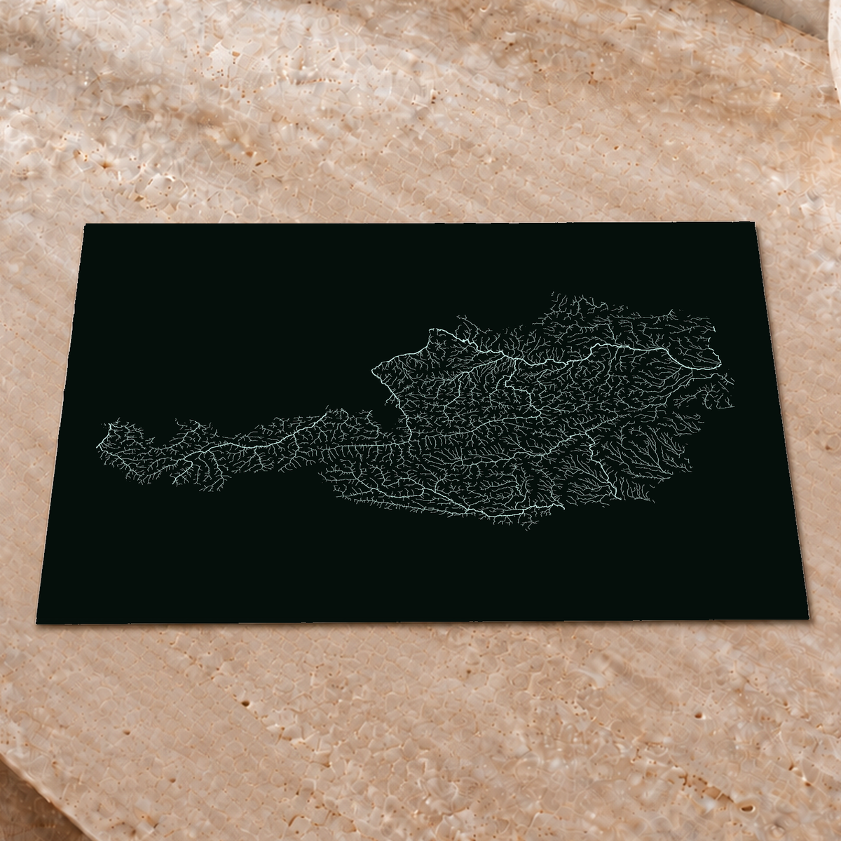 Mapa hidrográfico — Áustria, glow, glow-poster, 30 × 40 cm, num ambiente interior premium
