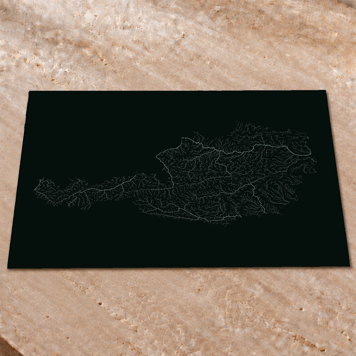 Mapa hidrográfico — Áustria, glow, glow-poster, 60 × 80 cm, num ambiente interior premium