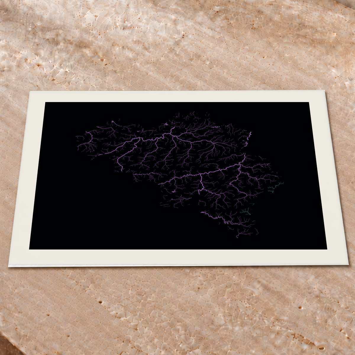 Beautiful Rivers — Bélgica — Neon hidrográfico, Impressão fine art · 60 × 80 cm, Margem branca