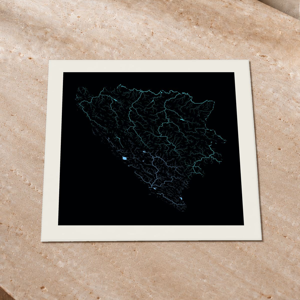 Beautiful Rivers — Bósnia e Herzegovina — Neon hidrográfico, Impressão fine art · 50 × 50 cm, Margem branca