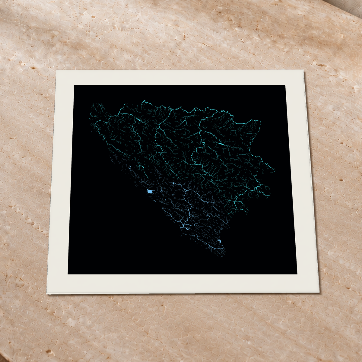 Beautiful Rivers — Bósnia e Herzegovina — Neon hidrográfico, Impressão fine art · 76 × 76 cm, Margem branca