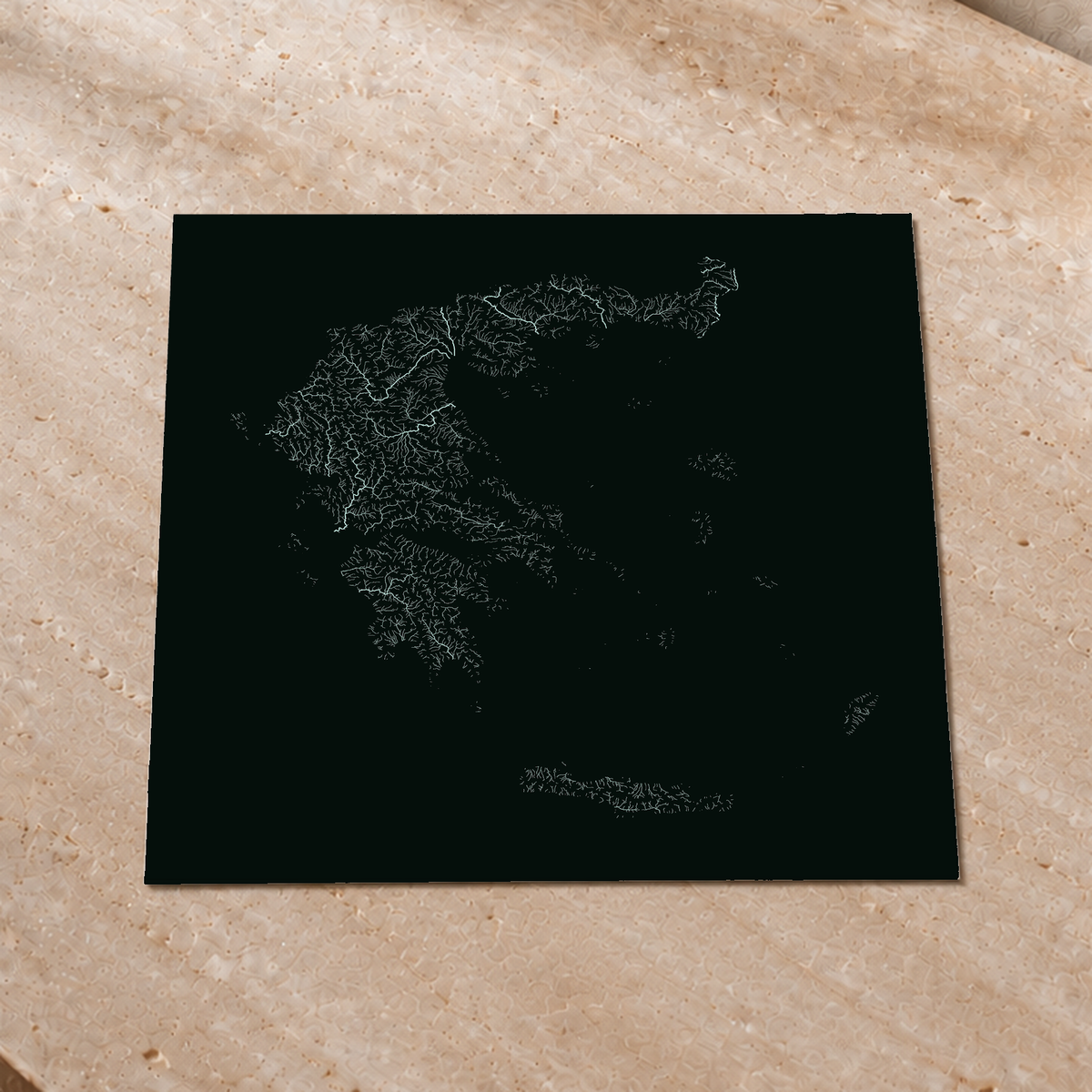 Mapa hidrográfico — Grécia, glow, glow-poster, 50 × 50 cm, num ambiente interior premium