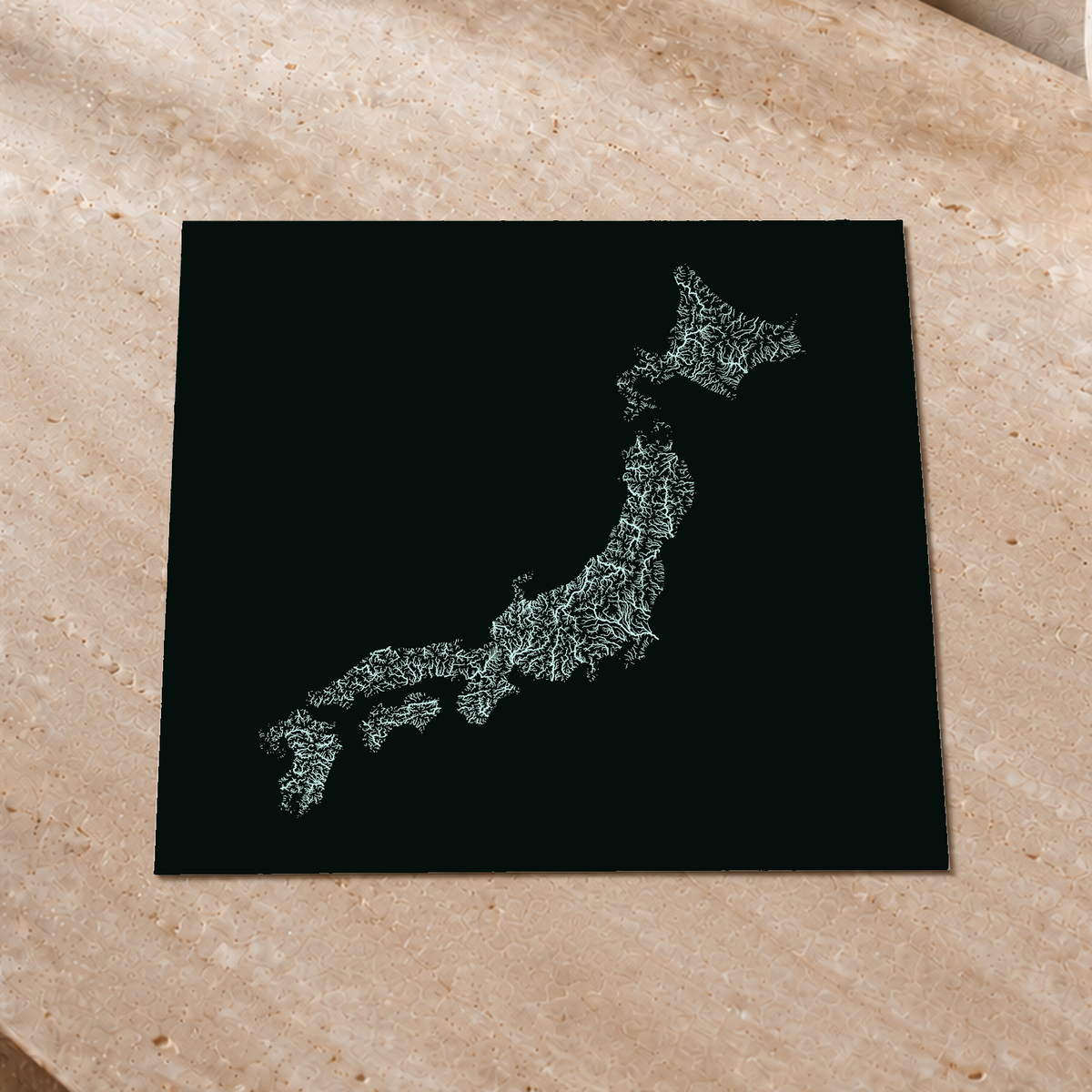 Mapa hidrográfico — Japão, glow, glow-poster, 30 × 30 cm, num ambiente interior premium