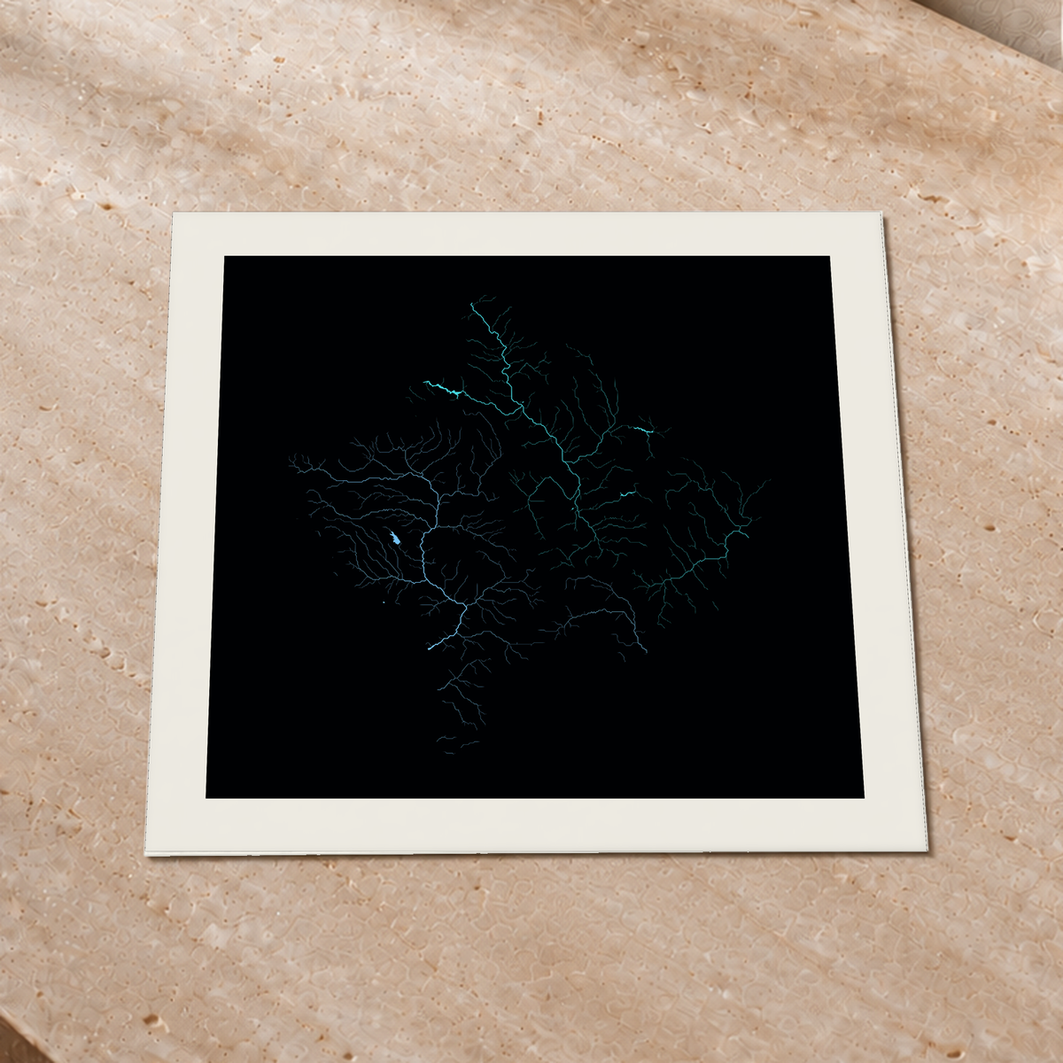 Beautiful Rivers — Kosovo — Neon hidrográfico, Impressão fine art · 50 × 50 cm, Margem branca
