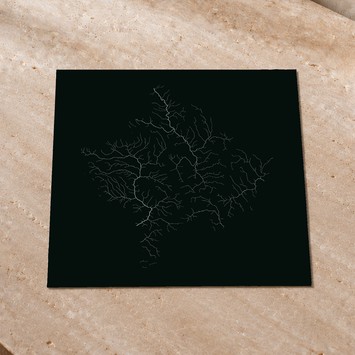 Mapa hidrográfico — Kosovo, glow, glow-poster, 50 × 50 cm, num ambiente interior premium