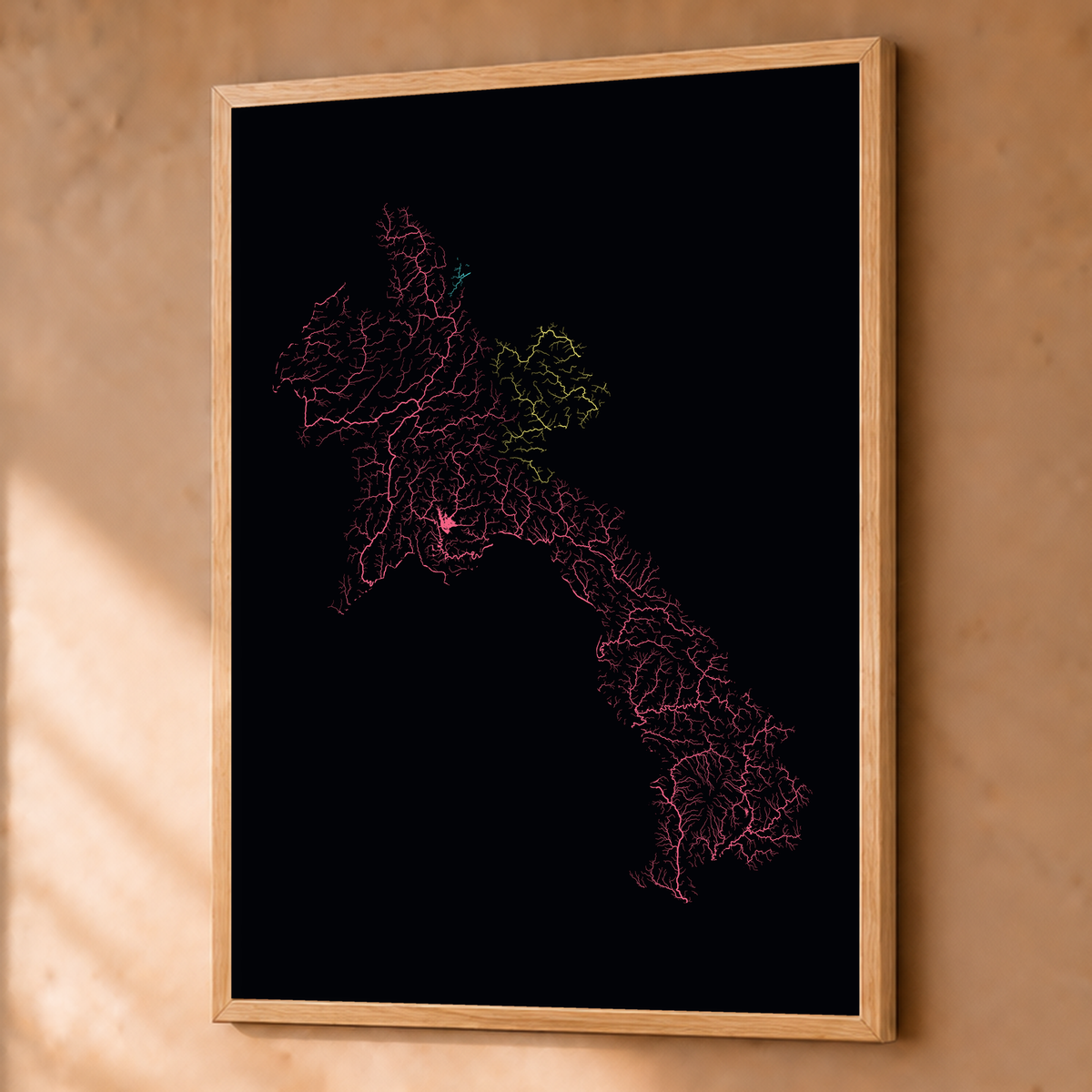 Beautiful Rivers — Laos — Neon por território, Fine art emoldurado · 60 × 80 cm, Natural · Sem margem