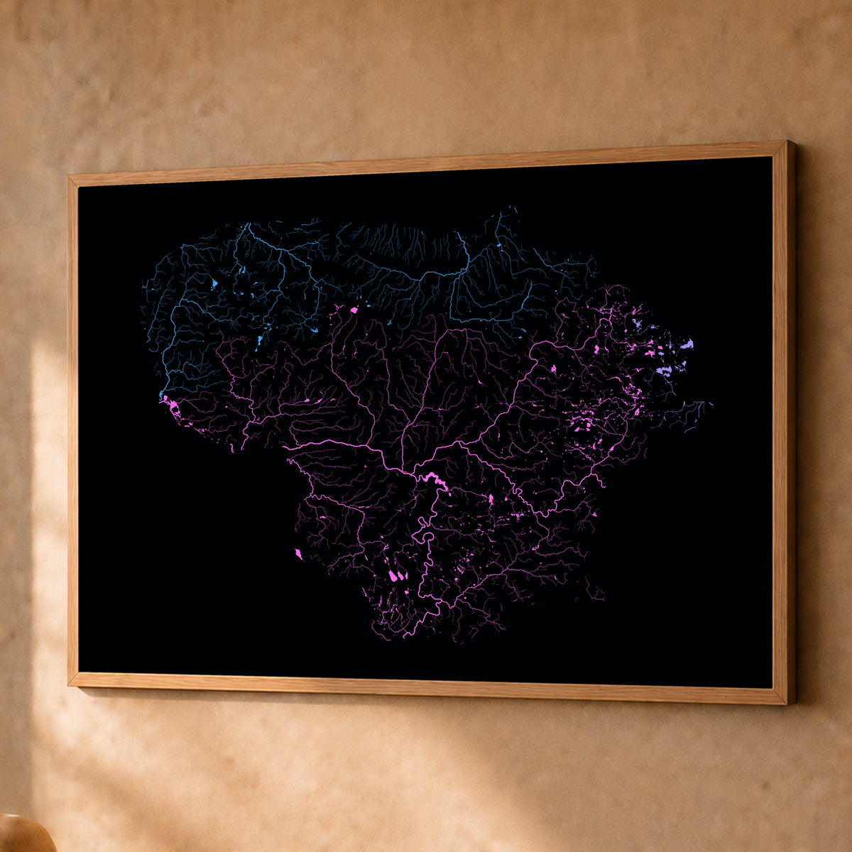 Beautiful Rivers — Lituânia — Neon hidrográfico, Fine art emoldurado · 60 × 80 cm, Natural · Sem margem