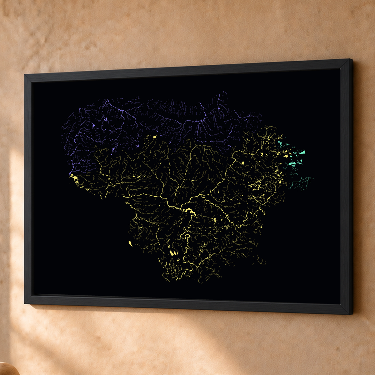 Beautiful Rivers — Lituânia — Neon por território, Fine art emoldurado · 60 × 80 cm, Preto · Sem margem