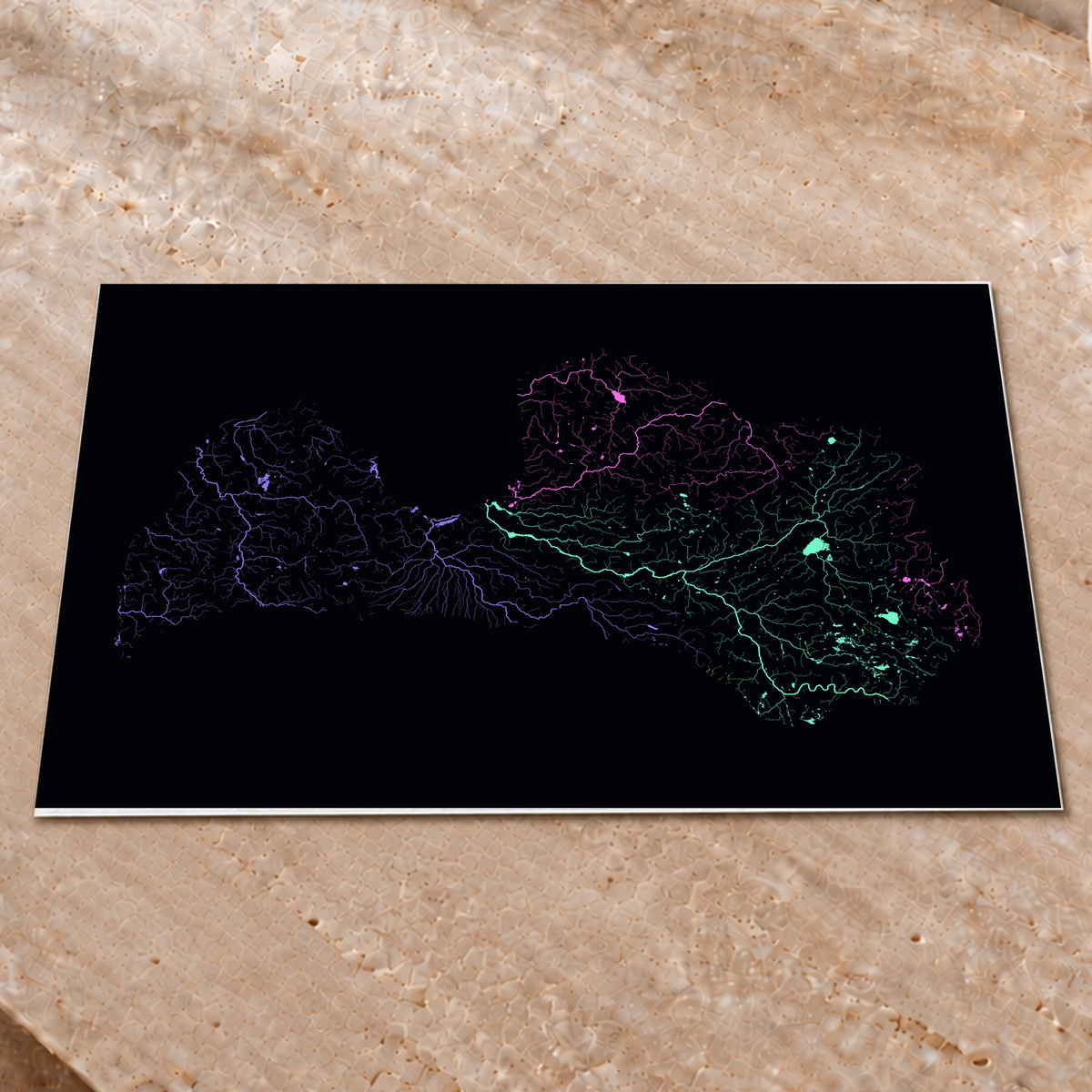 Beautiful Rivers — Letónia — Neon por território, Impressão fine art · 45 × 60 cm, Sem margem