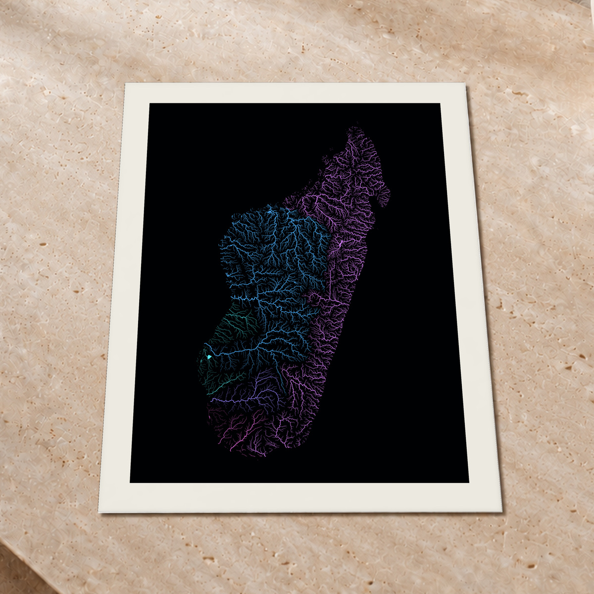 Beautiful Rivers — Madagáscar — Neon hidrográfico, Impressão fine art · 60 × 80 cm, Margem branca