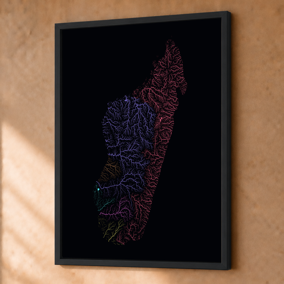 Beautiful Rivers — Madagáscar — Neon por território, Fine art emoldurado · 45 × 60 cm, Preto · Sem margem