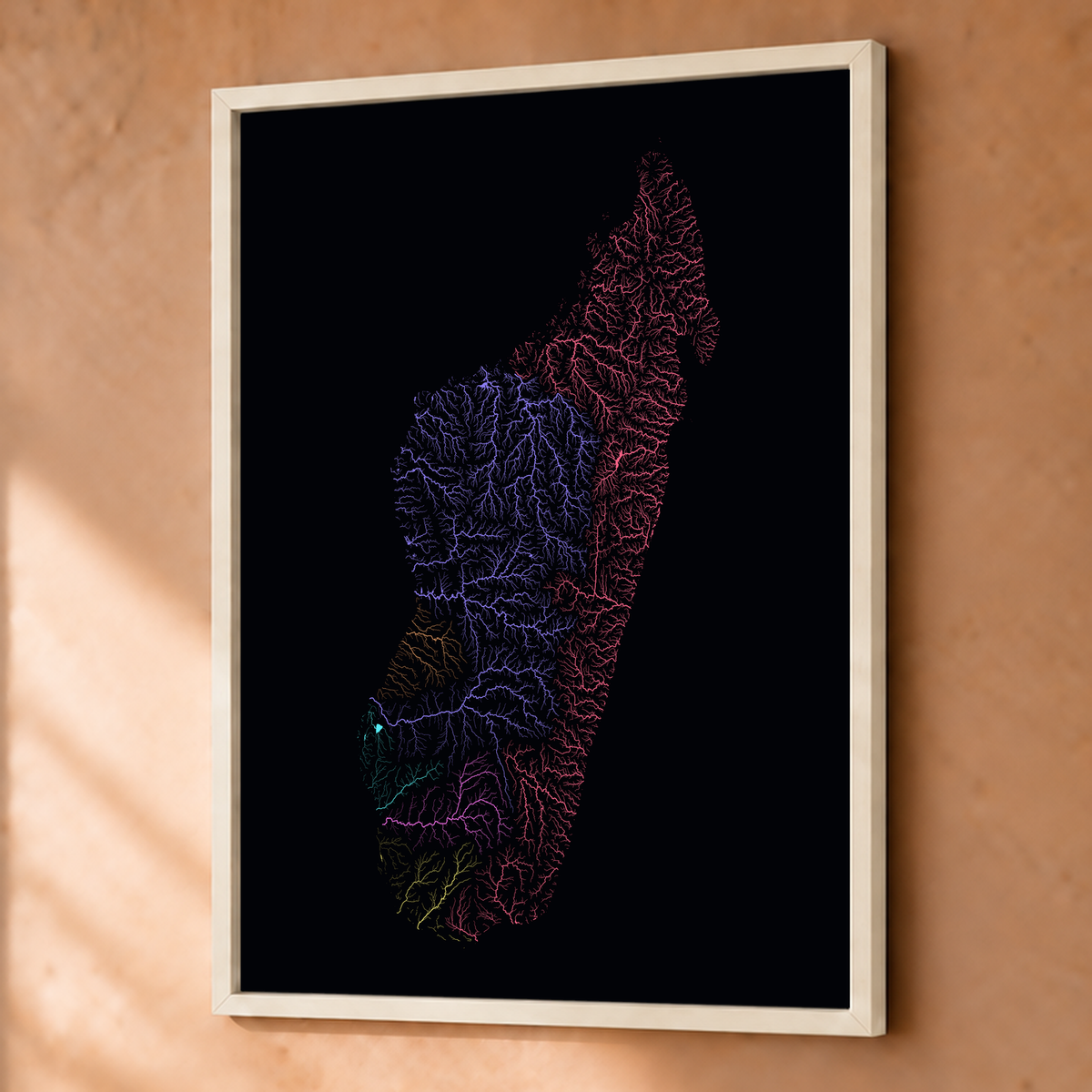 Beautiful Rivers — Madagáscar — Neon por território, Fine art emoldurado · 45 × 60 cm, Branco · Sem margem