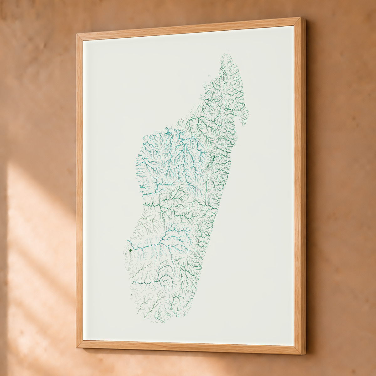 Beautiful Rivers — Madagáscar — Verde jade e porcelana, Fine art emoldurado · 45 × 60 cm, Natural · Sem margem