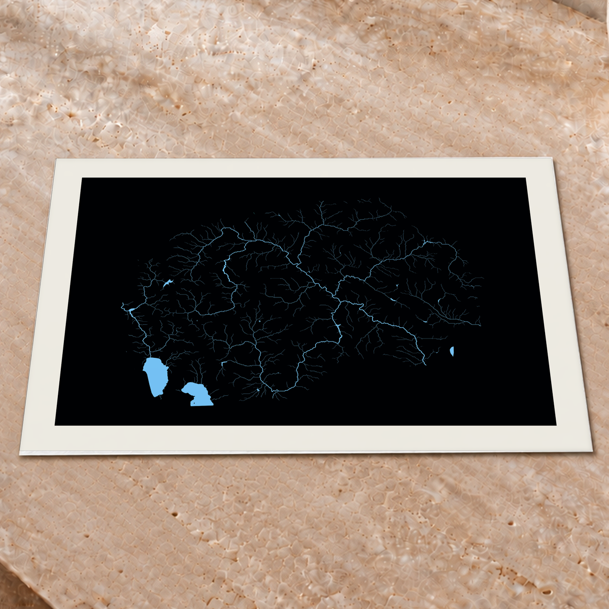 Beautiful Rivers — Macedónia do Norte — Neon hidrográfico, Impressão fine art · 45 × 60 cm, Margem branca