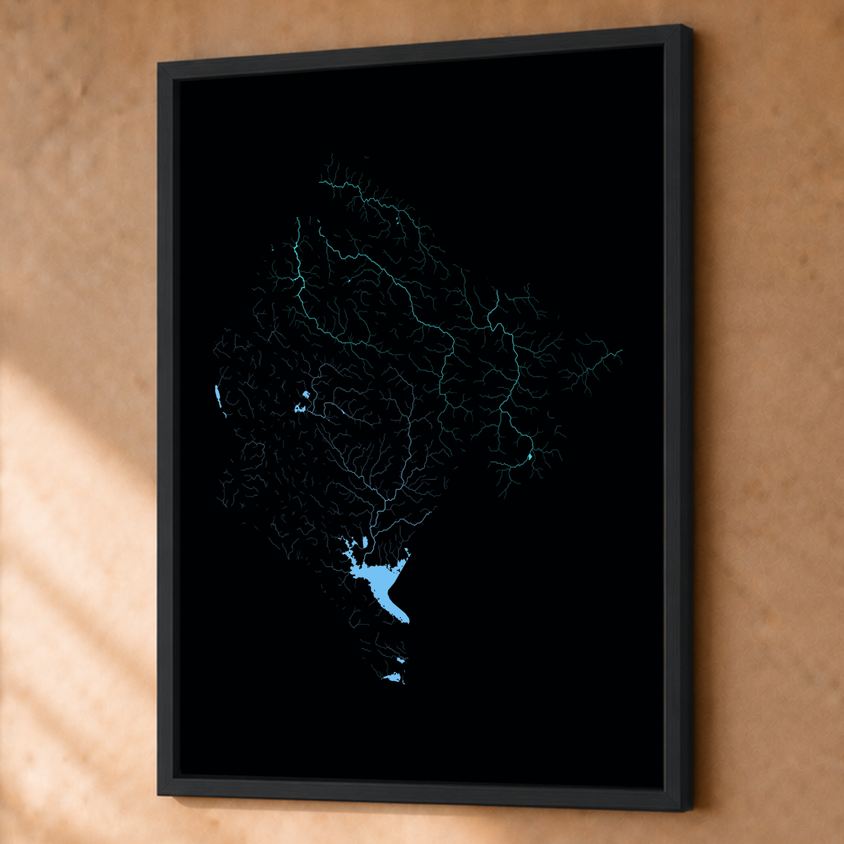 Beautiful Rivers — Montenegro — Neon hidrográfico, Fine art emoldurado · 60 × 80 cm, Preto · Sem margem
