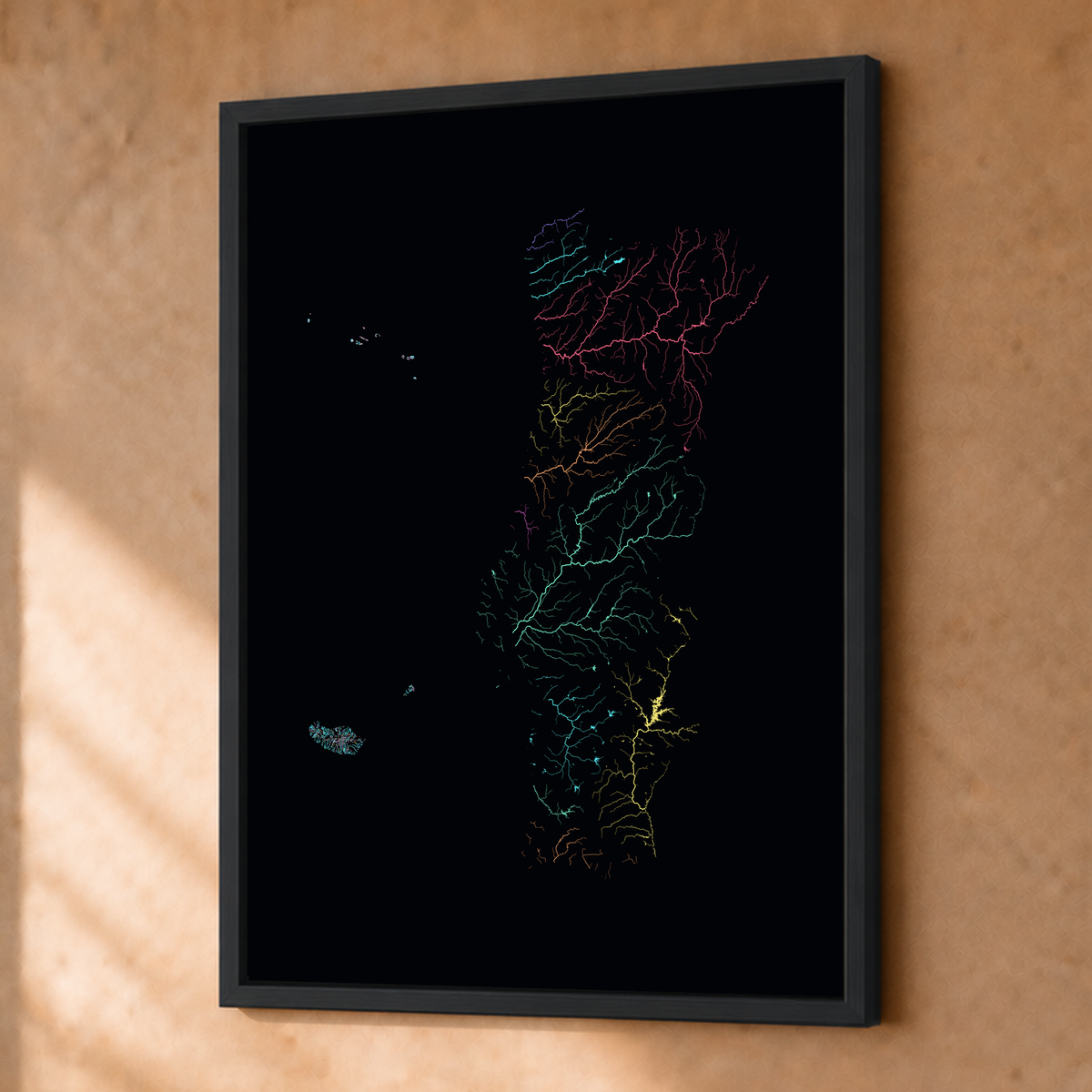 水系図 — ポルトガル（諸島を含む）, 地域別ネオン, 額装ファインアートプリント, 30 × 40 cm, 上質なインテリア空間に展示