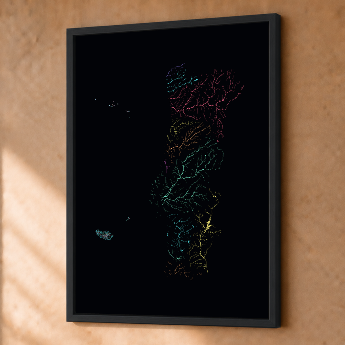 水系図 — ポルトガル（諸島を含む）, 地域別ネオン, 額装ファインアートプリント, 45 × 60 cm, 上質なインテリア空間に展示