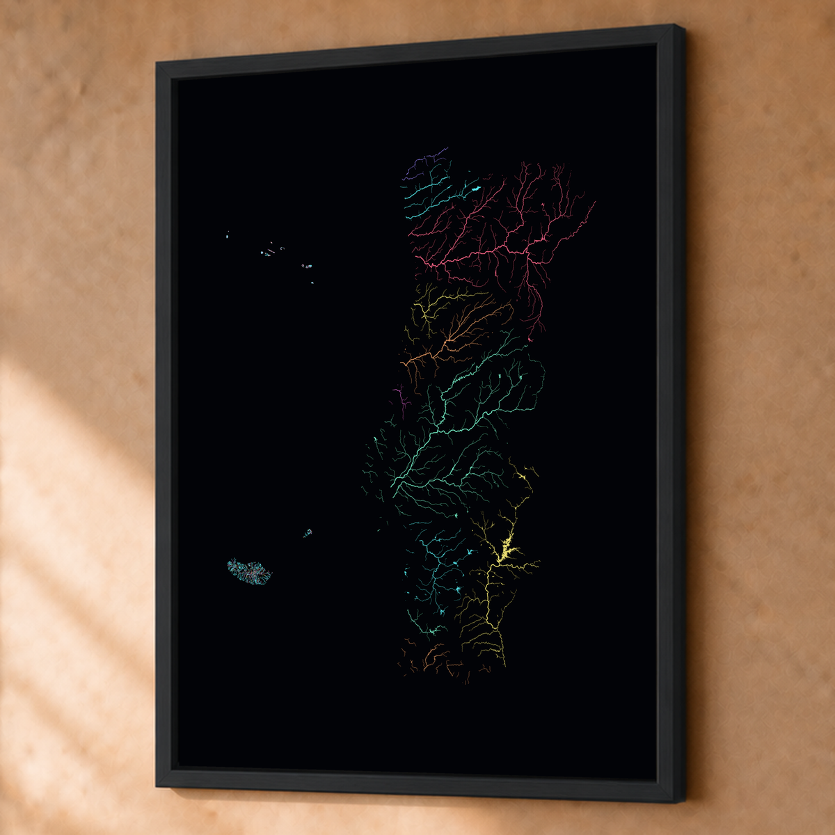 水系図 — ポルトガル（諸島を含む）, 地域別ネオン, 額装ファインアートプリント, 60 × 80 cm, 上質なインテリア空間に展示