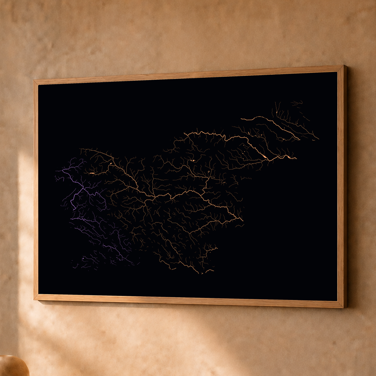 Beautiful Rivers — Eslovénia — Neon por território, Fine art emoldurado · 45 × 60 cm, Natural · Sem margem