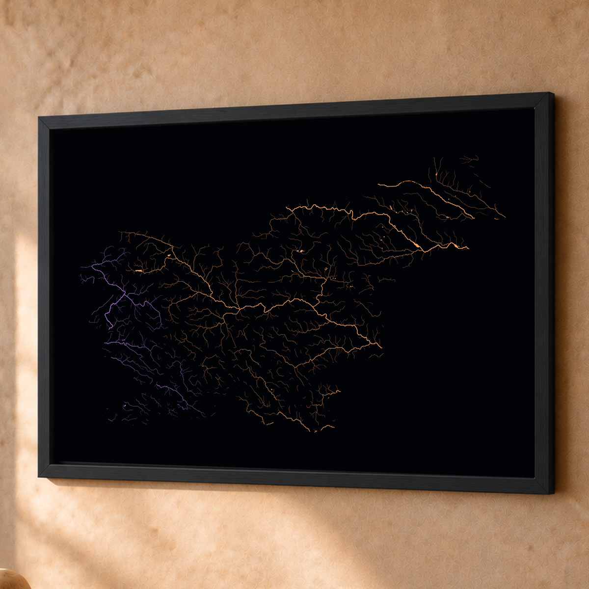 Beautiful Rivers — Eslovénia — Neon por território, Fine art emoldurado · 60 × 80 cm, Preto · Sem margem