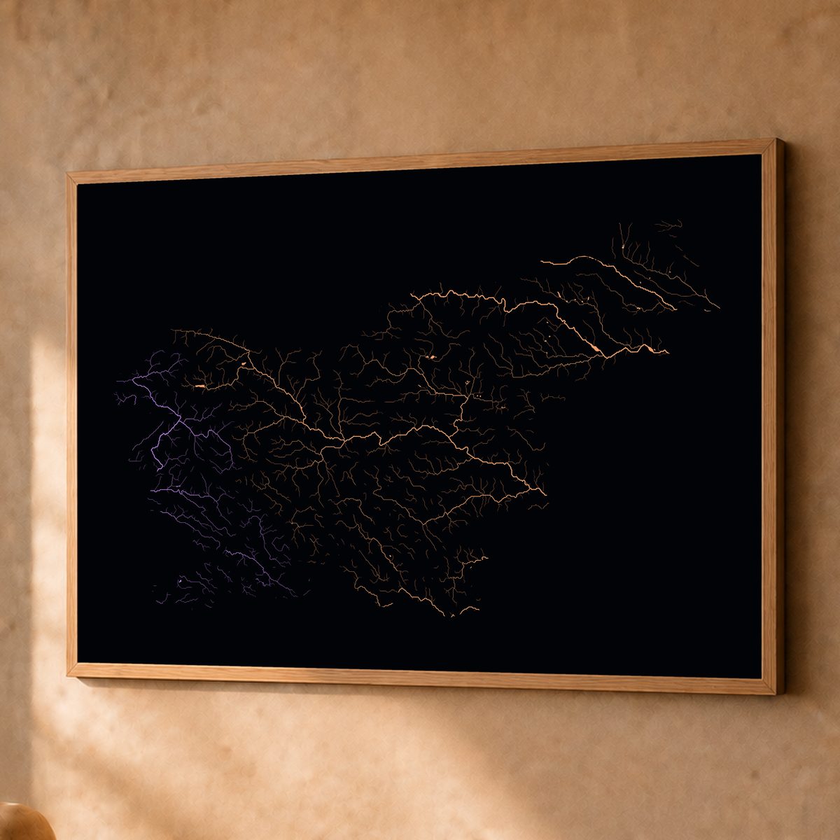 Beautiful Rivers — Eslovénia — Neon por território, Fine art emoldurado · 60 × 80 cm, Natural · Sem margem