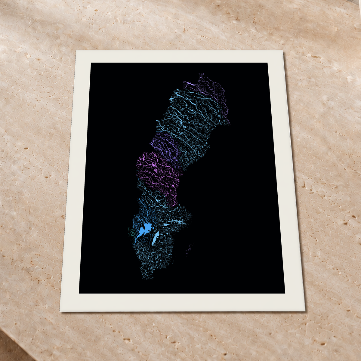 Beautiful Rivers — Suécia — Neon hidrográfico, Impressão fine art · 60 × 80 cm, Margem branca